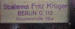 - (Krüger, Fritz), Stempel: Name, Berufsangabe/Titel/Branche, Ortsangabe; 'Studienrat Fritz Krüger Berlin O. 112 Revalerstraße 26a'.  (Prototyp)