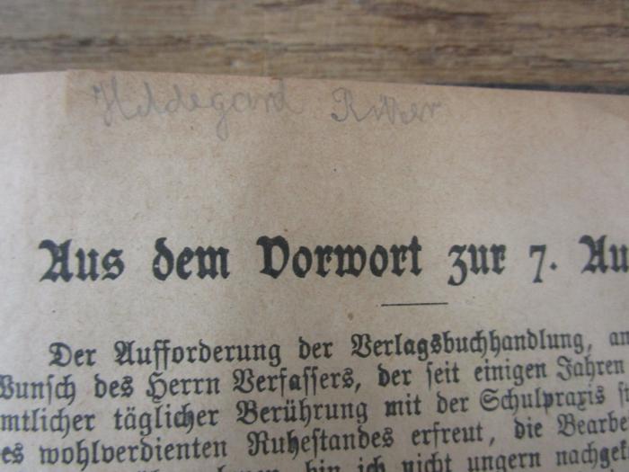 Pe 1569 ad: Methodischer Lehrgang für den Unterricht in der deutschen Grammatik (1918);- (Ritter, Hildegard), Von Hand: Autogramm, Name; 'Hildegard Ritter'. 