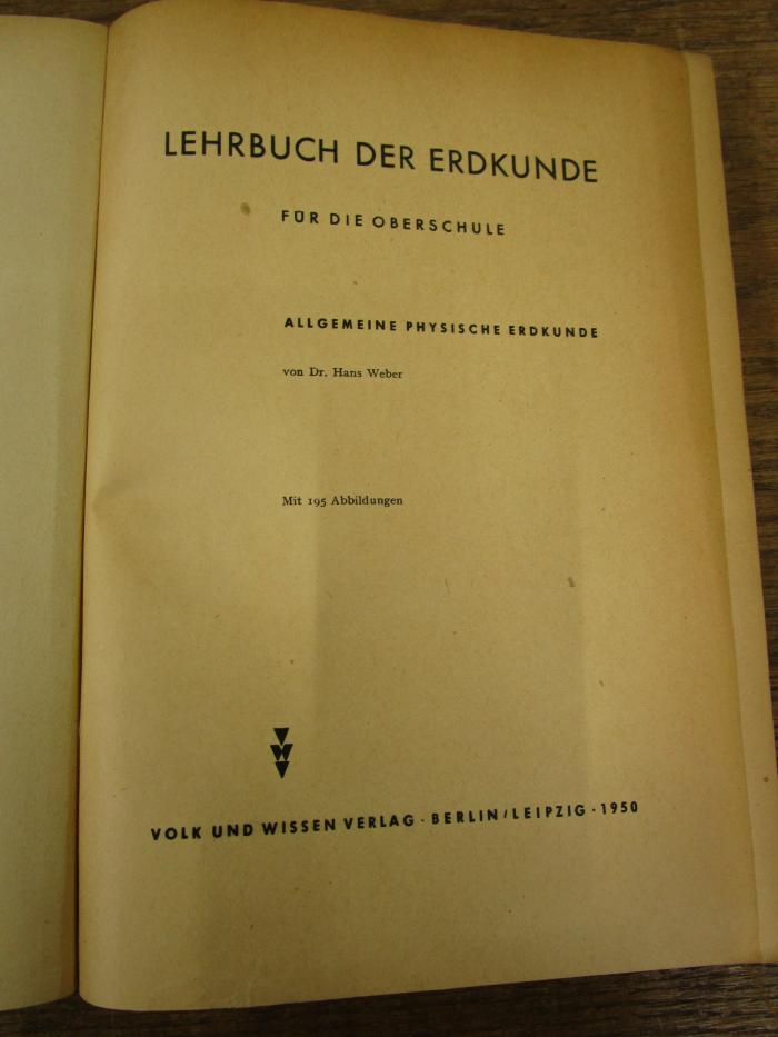 Pe 1685: Lehrbuch der Erdkunde für die Oberschule (1950)