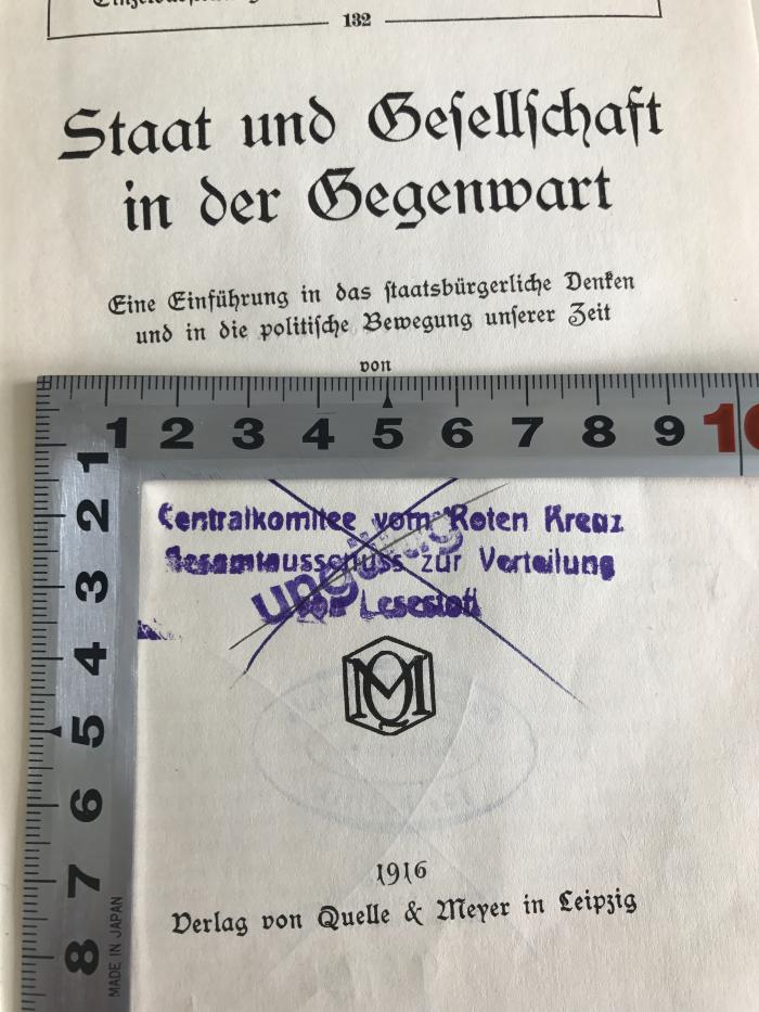 Bb 44 (ausgesondert) : Staat und Gesellschaft in der Gegenwart
Eine Einführung in das staatsbürgerliche Denken und in die politische Bewegung unserer Zeit (1916);- (Centralkomitee vom Roten Kreuz), Stempel: Name, -; 'Centralkomitee vom Roten Kreuz Gesamtausschuss zur Verteilung von Lesestoff'. 