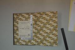 - (Universität Haifa), Etikett: Exlibris, Ortsangabe, Name, Widmung; 'הספריה האוניברסיטאית מדעית של חיפה
מעזבונו של אפרים א. הרצוג ז"ל
המכון האוניברסיטאי של חיפה
עידית חיפה · המחלקה לחינוך ולתרבות
'. 