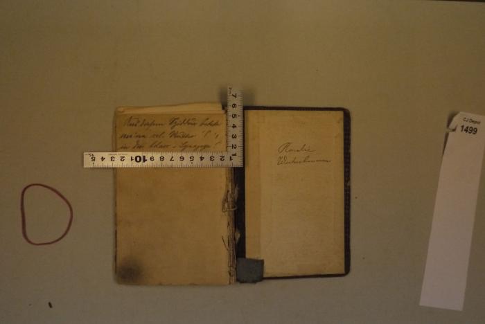 - (Wechselmann, Rosalia), Von Hand: Ortsangabe, Name, Widmung; 'Mit diesem Siddur betete meine sel. Mutter זי לי
[= ז"ל / זיכרונו לברכה = seligen Angedenkens] in der Adass-Synagoge!'. 
