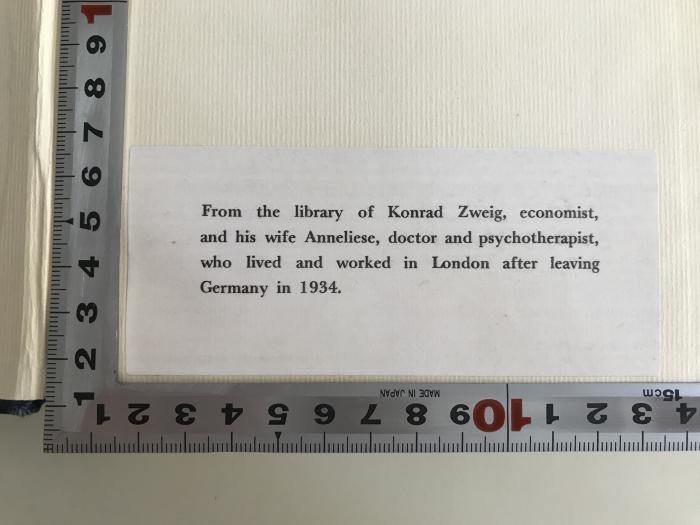 Gd 35a : Max Weber. Ein Lebensbild (1926);- (Zweig, Konrad;Zweig, Annelise), Etikett: Notiz; 'From the library of Konrad Zweig, economist, and his wife Anneliese, doctor and psychotherapist who lived and worked in London after leaving Germany in 1934.'.  (Prototyp)