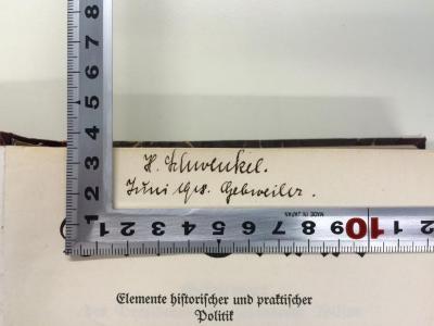 G 1 WILS 2 (ausgeschieden) : Der Staat. Elemente historischer und praktischer Politik. (1913);- (Schwenkel, H.), Von Hand: Name, Ortsangabe, Datum; 'H. Schwenkel Juni 1918 Gebweiler.'. 