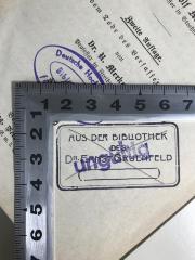 - (Grünfeld, Ernst), Stempel: Name; 'Aus der Bibliothek des Dr. Ernst Gruenfeld'. 