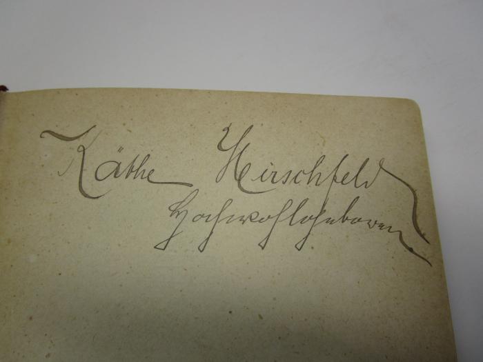 51 / 5563 (Kahn, Käthe), Von Hand: Name, Autogramm; 'Käthe Hirschfeld
Hochwohlgeboren'. 