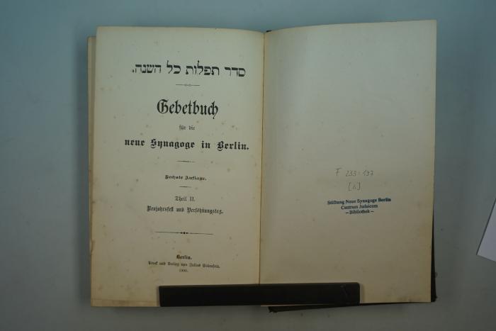 F 233 197 2: .סדר תפלות כל השנה
Gebetbuch für die neue Synagoge in Berlin. Theil II. Neujahrsfest und Versöhnungstag. (1900)