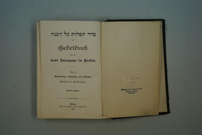 F 233 283 [1]: .סדר תפלות כל השנה
Gebetbuch für die neue Synagoge in Berlin. Teil I. Wochentage, Sabbathe und Festtage. (1906)