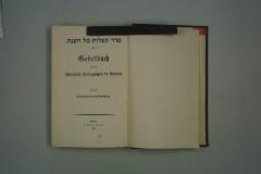 - (C. Boas Nachf. Buchhandlung), Etikett: Ortsangabe, Name, Buchhändler, Zeichen; 'C. Boas Nachf.
Buchhandlung
Berlin C 2
Neue Friedrichstr. 69'. 