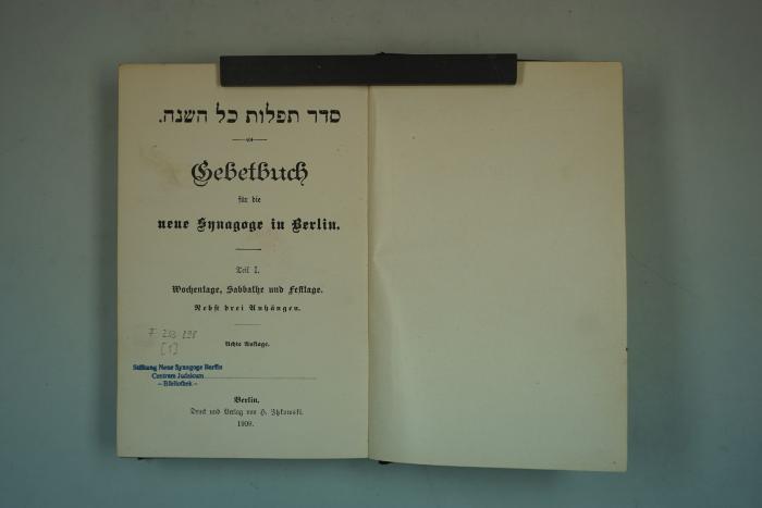 F 233 298 [1]: .סדר תפלות כל השנה
Gebetbuch für die neue Synagoge in Berlin. Teil I. Wochentage, Sabbathe und Festtage. (1909)