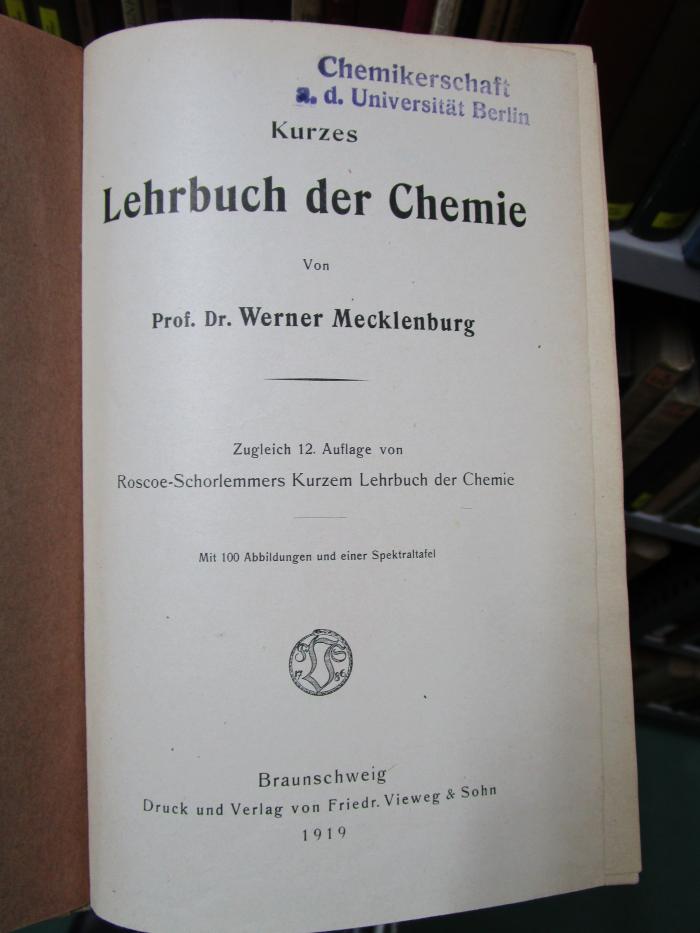 X 2320 Ers.: Kurzes Lehrbuch der Chemie (1919)
