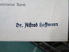 - (Hoffmann, Alfred), Stempel: Berufsangabe/Titel/Branche, Name; 'Dr. Alfred Hoffmann'.  (Prototyp)