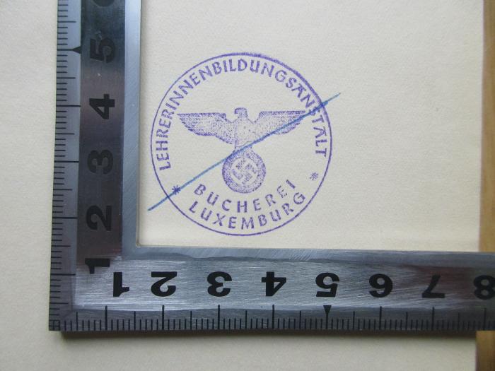 CC 2600 P326 : Logik. Versuch einer Theorie der Wahrheit (1929);- (Lehrerinnen-Bildungsanstalt Luxemburg-Fieldgen), Stempel: Name, Ortsangabe; 'Lehrerinnenbildungsanstalt Bücherei Luxemburg [ in der Mitte Emblem mit Adler und Hakenkreuz, Stempel durchgestrichen]'. 