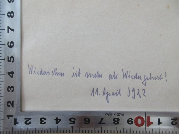 - (unbekannt), Von Hand: Datum, Notiz; 'Wiedersehen ist mehr als Wiedergeburt!
11. April 1922'. 