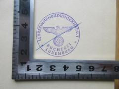 - (Lehrerinnen-Bildungsanstalt Luxemburg-Fieldgen), Stempel: Name, Ortsangabe; 'Lehrerinnenbildungsanstalt Bücherei Luxemburg [ in der Mitte Emblem mit Adler und Hakenkreuz, Stempel durchgestrichen]'. 