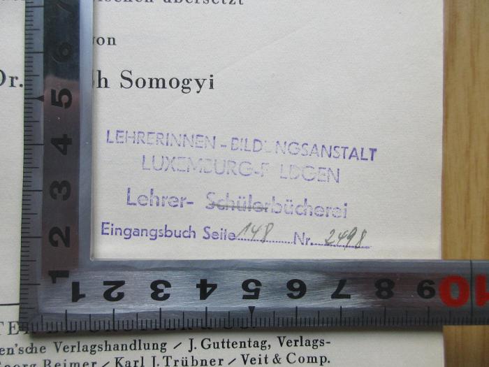 CC 2600 P326 : Logik. Versuch einer Theorie der Wahrheit (1929);- (Lehrerinnen-Bildungsanstalt Luxemburg-Fieldgen), Stempel: Name, Ortsangabe, Inventar-/ Zugangsnummer; 'Lehrerinnen-Bildungsanstalt Luxemburg-Fieldgen Lehrer-Schülerbücherei Eingangsbuch Seite 148 Nr. 2498 [Schüler durchgestrichen]'. 