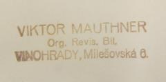 - (Viktor Mauthner), Stempel: Name, Ortsangabe; 'Viktor Mauthner
Org. Revis. Bil.
VINOHRADY, Milesovska 6.'.  (Prototyp)