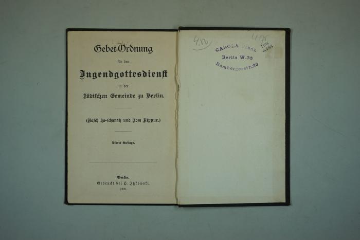 - (Frank, Carola), Stempel: Name, Ortsangabe; 'Carola Frank
Berlin W.30
Bambergerstr. 25

ELIBR
HC. SMID'. 