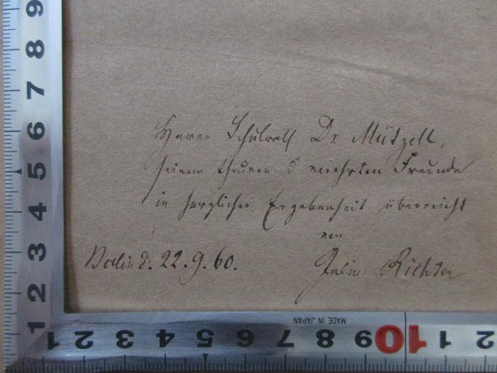 - (Richter, Julius), Von Hand: Autogramm, Name, Ortsangabe, Datum, Widmung; 'Herrn [Schülerrat] Dr. Mützelt[?],
seinem [?] u. [?] Freunde[?]
in [?] Ergebenheit überreicht
von
Berlin d. 22.9.60. Julius Richter'. 