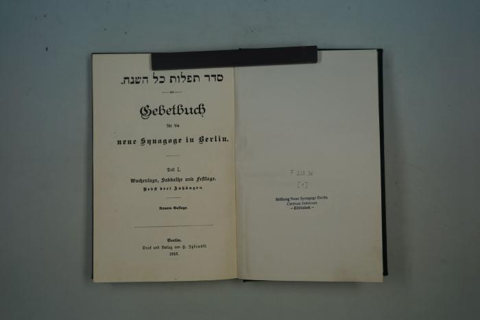 F 233 36 [1]: .סדר תפלות כל השנה
Gebetbuch für die neue Synagoge in Berlin. Teil I. Wochentage, Sabbathe und Festtage. Nebst drei Anhängen. (1913)