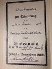 - (Rosenthal, Klaus ), Etikett: Widmung, Name, Ortsangabe, Datum; 'Klaus Rosenthal
zur Erinnerung an die
am 14ten Januar 1939
in der
Synagoge Joachimsthalerstr.
erfolgte Einsegnung
Rabb Dr. Manfred Swarzenski
überreicht von der 
Jüdischen Gemeinde zu Berlin
[Handschrift, Name, unleserlich]
'. 