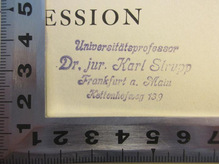 - (Strupp, Karl), Stempel: -; 'Universitätsprofessor
Dr. jur. Karl Strupp
Frankfurt a. Main
Kettenhofweg 139'. 