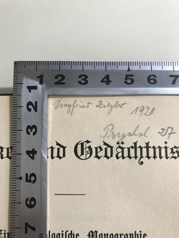 Jca 422/I (ausgesondert) : Denken und Gedächtnis. Eine psychologische Monographie. (1915);Jca 422/I (ausgesondert) : Denken und Gedächtnis. Eine psychologische Monographie. (1915);- (Ziegler, Siegfried), Von Hand: Name, Datum; 'Siegfried Ziegler 1921 Psychol. 27'. ;- (Ziegler, Siegfried), Von Hand: Name, Datum; 'Siegfried Ziegler 1921 Psychol. 27'. 