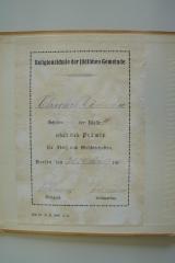 - (Einhorn, Charlotte;Salomon), Etikett: Name, Ortsangabe, Datum, Widmung; 'Religionsschule der jüdischen Gemeinde
Charlotte Einhorn
Schüler der Klasse III.
erhält die Prämie 
für Fleiß und Wohlverhalten.
Berlin, den 26. März 19[2?]6
Salomon Dirigent
Salomon Ordinarius
'. 