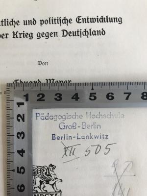 NP 5700 M 612 +2 : England. Seine staatliche und politische Entwicklung und der Krieg gegen Deutschland (1915);- (Pädagogische Hochschule Berlin), Stempel: Name, Ortsangabe, Berufsangabe/Titel/Branche; 'Pädagogische Hochschule Groß-Berlin Berlin-Lankwitz'.  (Prototyp)