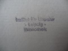 - (Institut für Literaur - Bibliothek, Leipzig), Stempel: Ortsangabe, Name; 'Institut für Literatur
- Leipzig -
Bibliothek'.  (Prototyp)