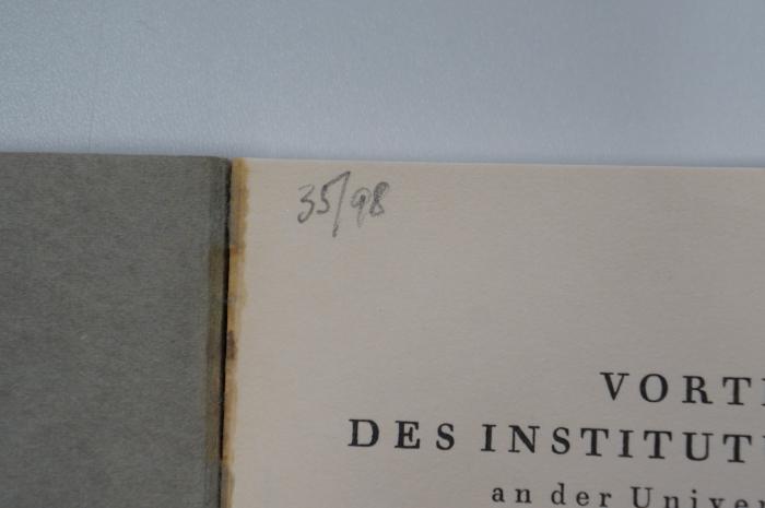 96 002239b : Entwicklungsstufen der Jüdischen Religion (1927);- (unbekannt), Von Hand: Nummer; '35/98'. 