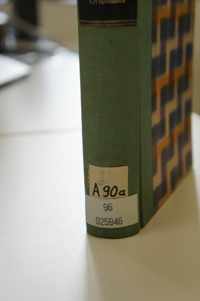 96 025946 : Les Religions Orientales dans le paganisme romain (1929);- (unbekannt), Etikett: Signatur; 'A90a'. 