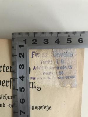 FB XXI a 2 (ausgesondert) : Handwörterbuch der Reichsversorgung. mit Einbeziehung der Wehrmachtsfürsorge- und -versorgungsgesetze (1942);- (Sieveke, Franz), Stempel: Name, Ortsangabe; 'Franz Sieveke
Vechta I.O.
Adolf-Hitler-Str. 15
Postfach 26
Postscheckkto. Hannover 80708'. 
