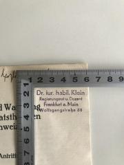 - (Klein, Friedrich), Stempel: Name, Berufsangabe/Titel/Branche, Ortsangabe; 'Dr. jur. habil. Klein Regierungsrat u. Dozent Frankfurt a. Main Wolfsgangsstraße 88'.  (Prototyp)