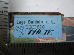 - (Johannis-Freimaurerloge Balduin zur Linde (Leipzig)), Etikett: Ortsangabe, Name, Berufsangabe/Titel/Branche; 'Loge Balduin z. L.
Leipzig
No.'.  (Prototyp)