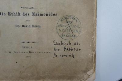 98 027929 : Die Ethik des Maimonides (1876);- (Jüdisch-Theologisches Seminar Fraenckel'scher Stiftung (Breslau) ;Horovitz, Saul), Durchgestrichen: Name, Ortsangabe; 'Eigentum des Jüdisch-Theol. Seminars zu Breslau'. ;- (Jüdisch-Theologisches Seminar Fraenckel'scher Stiftung (Breslau) ;Horovitz, Saul), Von Hand: Name, Widmung; 'Geschenk an Herrn Rabbiner Dr. Horovitz'. 