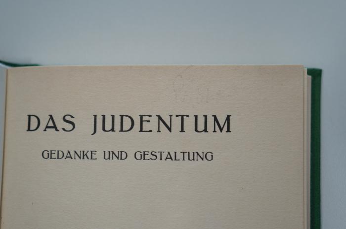 02A.000118 : Das Judentum. Gedanke und Gestaltung (1933);- (unbekannt), Radiert / Rasiert: Autogramm; '[...]'. 