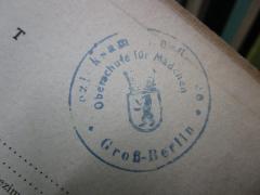 - (Groß-Berlin. Bezirksamt [...]. Oberschule für Mädchen), Stempel: Berufsangabe/Titel/Branche, Name, Ortsangabe, Wappen; 'Bezirksamt [...]
Oberschule für Mädchen
Groß-Berlin'. 