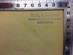 - (Blumenfeld, Walter), Stempel: Name; 'Dipl.-Ing. Dr. W. Blumenfeld
Privatdocent a. d. Techn.-Hochschule
Dresden'. 