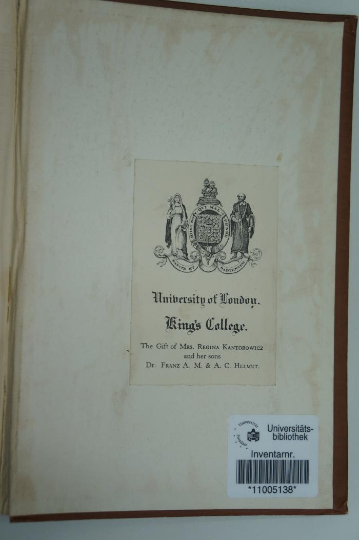 02A.001273 : Über Juden und Judentum. Vorträge und Aufsätze (1906);- (Kantorowicz, Regina;University of London. Kings College), Etikett: Exlibris, Wappen, Ortsangabe, Name, Widmung; 'University of London. 
Kings's College.
The gift of Mrs. Regina Kantorowicz and her sons Dr. Franz A.M. &amp; A.C. Helmut.'. 