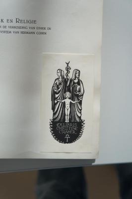 02A.002666 : Ethiek en Religie. Opmerkingen over de verhouding van ethiek en religie in het systeem van Hermann Cohen (1929);- (Cramer, Christine), Etikett: Exlibris, Name, Abbildung; 'Ex Libris
Christine Cramer'. 