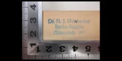 - (Heimbecher, Hans Joachim), Stempel: -; 'Dr. H. J. Heimbecher
Berlin-Steglitz
Altmarkstr. 181'. 