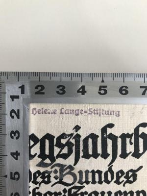 9 ZE 98 - 1915 : Kriegsjahrbuch des Bundes Deutscher Frauenvereine 1915 (1915);- (Helene Lange-Stiftung), Stempel: Name; 'Helene Lange=Stiftung'. 