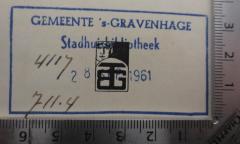 - (Stadhuis ('s-Gravenhage). Bibliotheek), Stempel: Berufsangabe/Titel/Branche, Name, Ortsangabe, Datum; 'Gemeente 's-Gravenhage
Stadthuisbibliotheek
28 Sep 1961'.  (Prototyp)