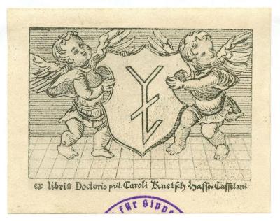 Exlibris-Nr. 687;- (Knetsch, Carl), Etikett: Exlibris, Name, Wappen, Berufsangabe/Titel/Branche; 'ex libris Doctoris phil. Caroli Knetsch Hasso-Casselani'.  (Prototyp)