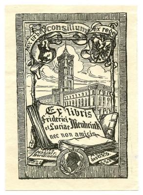 Exlibris-Nr. 710;- (Meubrink, Friedrich;Meubrink, Lucie), Etikett: Wappen, Exlibris, Name, Motto, Abbildung; 'ex urbe consilium ex rege
Ex libris Friderici et Luciae Meubrink
nec non amicis
Acta Magistr. Berolinens F c/a L
Acta des O.V.S. L c/a F'.  (Prototyp)