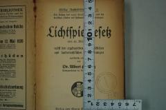 - (Bibliothek des Jüdischen Central-Vereins E.V.), Von Hand: Signatur; '53 H 4'.  (Prototyp)