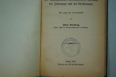 - (Zweigbibliothek der Jüdischen Gemeinde zu Berlin, Neu-Tempelhof;Jüdische Gemeinde zu Berlin), Stempel: Zeichen, Ortsangabe, Name; 'Zweigbibliothek der Jüdischen Gemeinde zu Berlin
Neu-Tempelhof'.  (Prototyp)