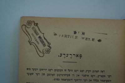 98 031014 : ליטעראטור וויסענשאפט : לעהרבוך (1923);- (Weisberg, Herman), Stempel: Name, Ortsangabe; 'Herman Weisberg
Botoşani'. ;- (unbekannt), Stempel: Motto; 'Din cartile mele'. 