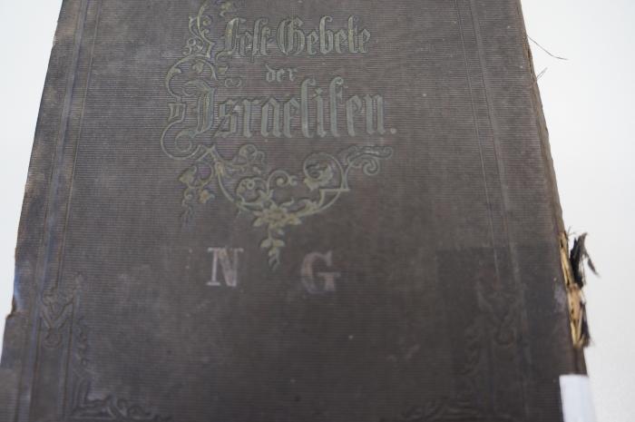 98 008843g : Gebete für den 1. und 2. Tag des Peßach-Festes (1857);- (N. G. ), Prägung: Monogramm; 'N G'. 